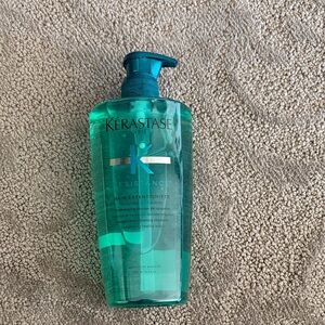 Kérastase Résistance Shampoo in Teal